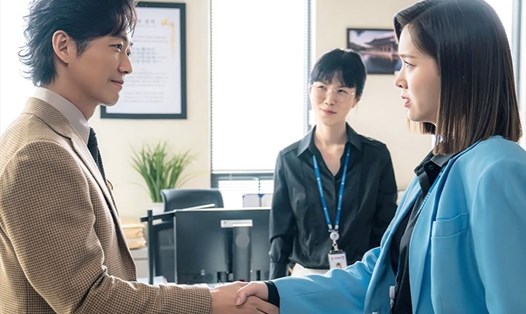 Nam Goong Min, Kim Ji Eun hợp tác trong phim “Luật sư 1000 won”. Ảnh: Poster SBS.