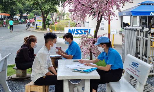 Tuyển dụng lao động tại Công ty Nissei Electric Việt Nam. Ảnh: Nam Dương