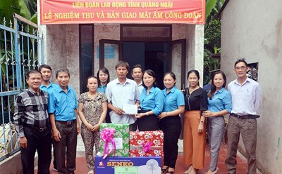 LĐLĐ tỉnh Quảng Ngãi hỗ trợ xây mới và sửa chữa nhà ở cho một đoàn viên công đoàn có hoàn cảnh khó khăn. Ảnh: V.N