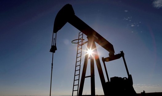 Giá dầu đang đảo ngược đà giảm của tuần trước. Ảnh: Reuters.