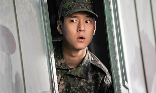 Go Kyung Pyo diễn xuất duyên dáng trong phim "Bỗng dưng trúng số". Ảnh: CJ.