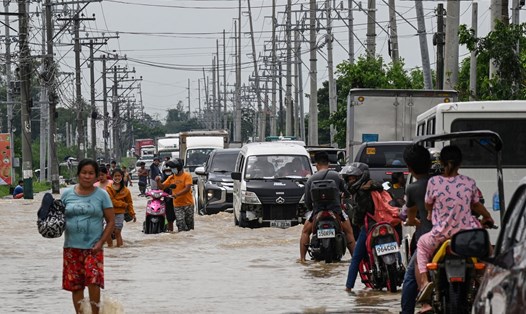 Đường cao tốc ngập nước sau bão Noru ở San Ildefonso, tỉnh Bulacan, Philippines, ngày 26.9.2022. Ảnh: AFP