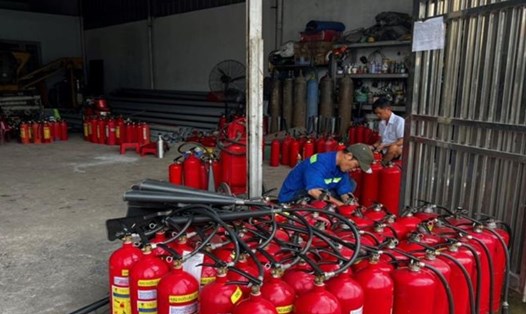 Đồng Nai kiểm tra phát hiện thiết bị phòng cháy chữa cháy kém chất lượng. Ảnh: Hà Anh Chiến