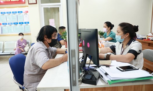 Công chức UBND phường Thịnh Quang (quận Đống Đa, TP.Hà Nội). 
Ảnh: Hải Nguyễn