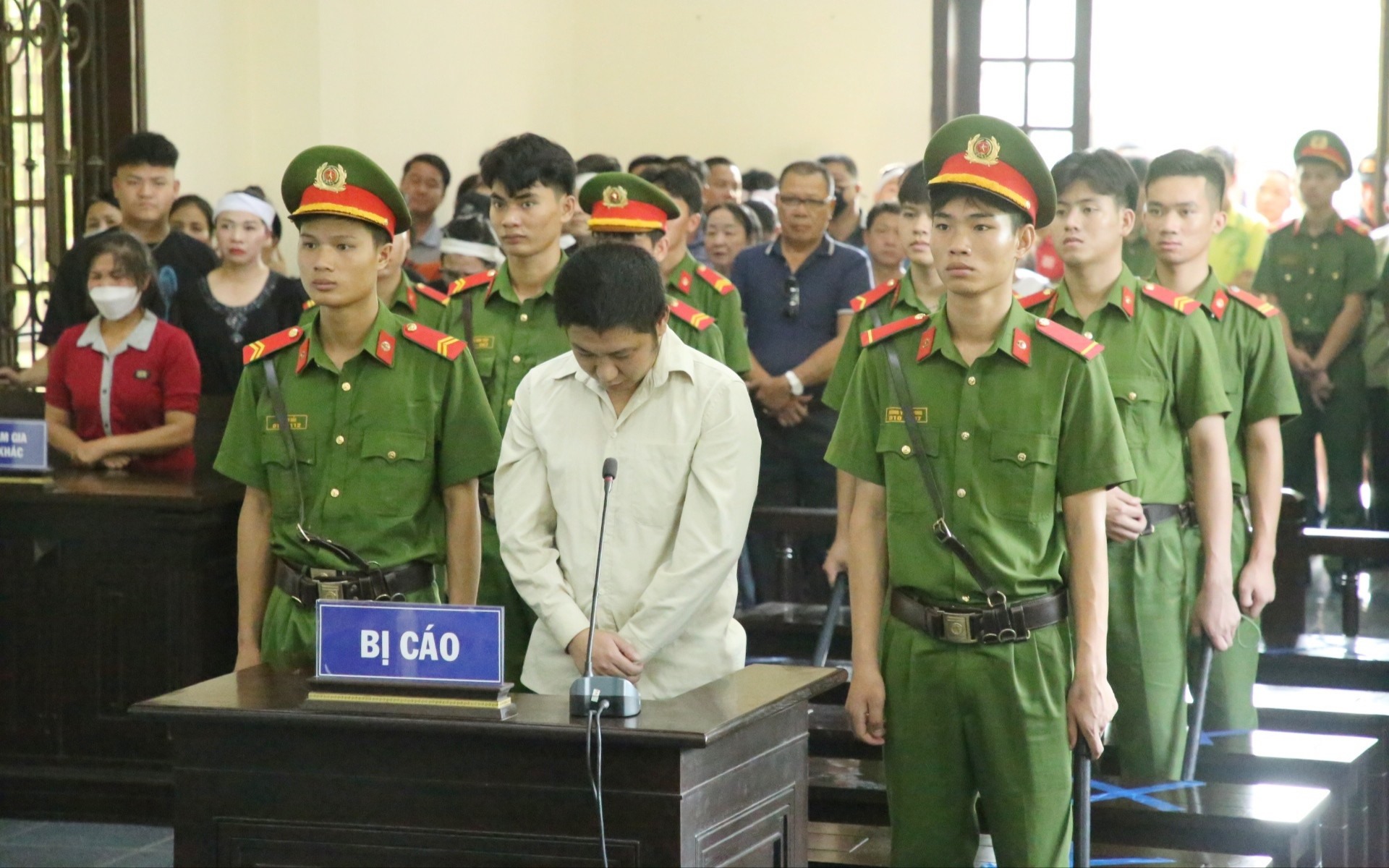 Án chung thân cho lái xe điện giết người ở Lào Cai