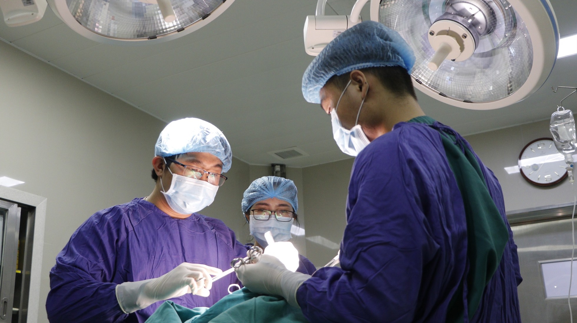 Một ca cấp cứu tại Bệnh viện Đa khoa Hùng Vương. Ảnh: BVCC