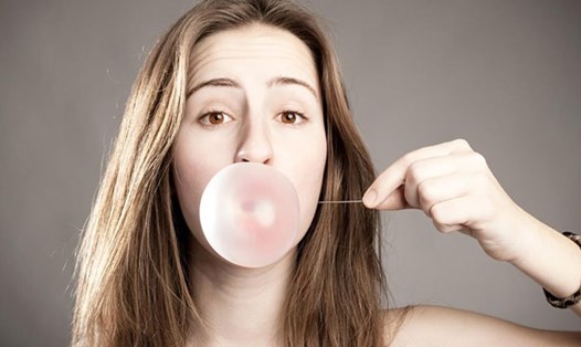 Tham khảo những lợi ích của kẹo cao su trong việc hỗ trợ giảm cân. Ảnh: ST