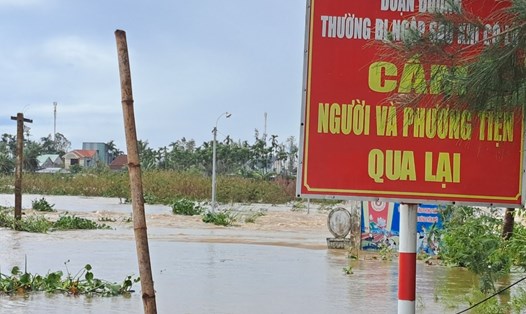 Nước lũ dâng khiến 2.600 người dân Quảng Nam bị cô lập sau bão số 4. Ảnh: TC