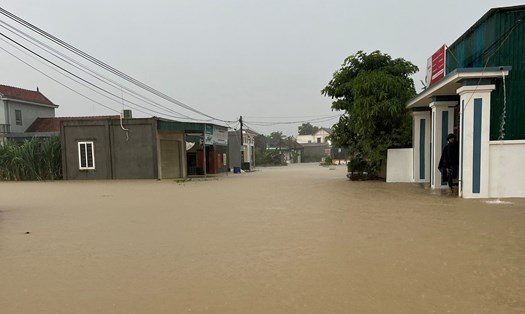 Mưa lớn liên tục làm 2.000 nhà dân ở Quỳnh Lưu bị ngập nặng. Ảnh: QĐ