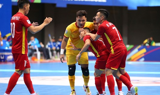 Tuyển futsal Việt Nam trần đầy sự tự tin sau chiến thắng 5-1 trước Hàn Quốc ở trận ra quân. Ảnh: VFF