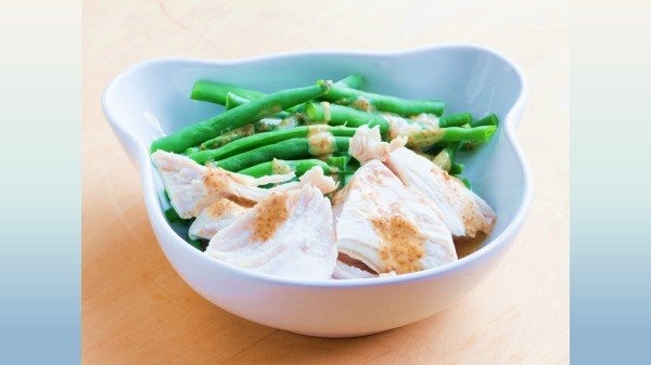 Than khảo công thức nấu ăn với ức gà. Ảnh: Secretchina