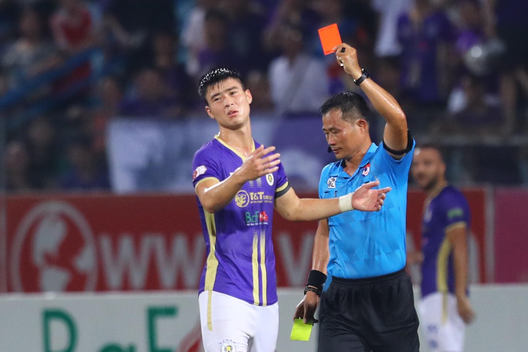 Bạo lực ở V.League và sự tránh né đáng lo ngại