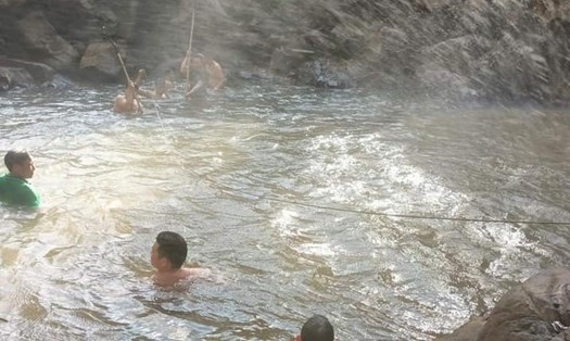 Nhiều vụ tai nạn do tắm thác, sảy chân rơi xuống nước tử vong. Hình minh họa