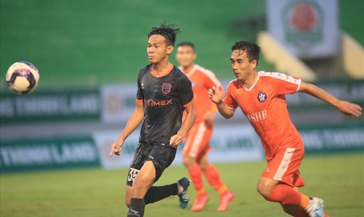 Bùi Vĩ Hào (trái) là phương án bổ sung chất lượng cho U20 Việt Nam. Ảnh: Anh Viên