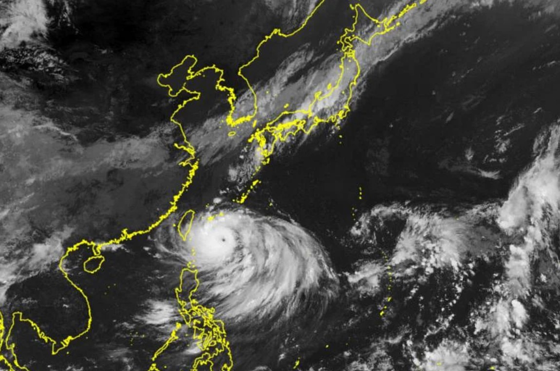 Siêu bão áp sát, Nhật Bản lệnh sơ tán người dân, hủy các chuyến bay