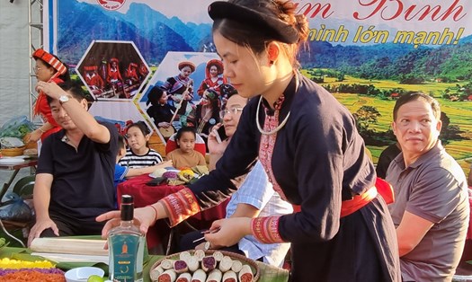Khai mạc chương trình Trưng bày giới thiệu ẩm thực các dân tộc tỉnh Tuyên Quang 2022. Ảnh: Phung Minh