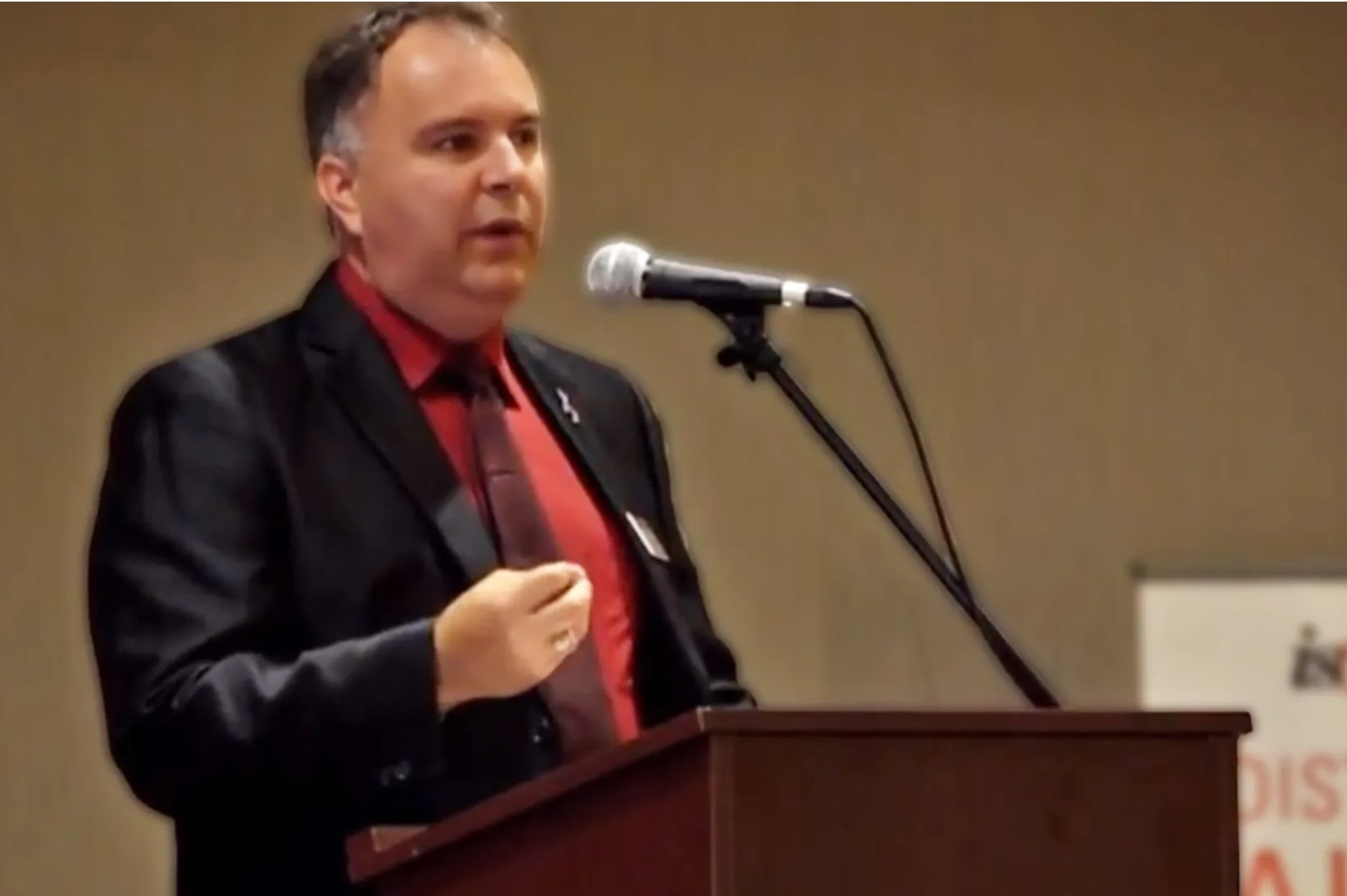 Chỉ vì câu đùa trên video TikTok của người khác, phó chủ tịch bộ phận giao dịch của Apple đã mất việc. Ảnh chụp màn hình