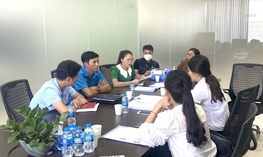 Đoàn công tác liên ngành của tỉnh Thái Nguyên làm việc, ghi nhận ý kiến của doanh nghiệp. Ảnh: CĐTN