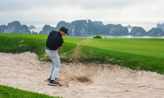 Huyền thoại golf Greg Norman tại Hạ Long. 
Ảnh: FLC Ha Long Bay Golf Club & Luxury Resort