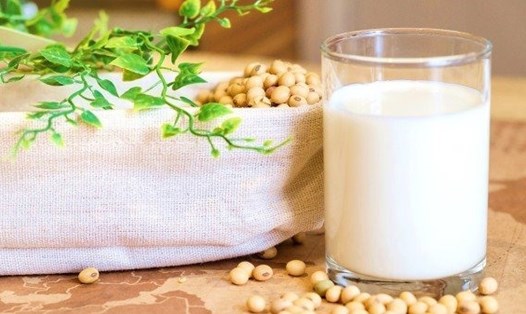 Sữa đậu nành là một chế phẩm từ đậu nành, là thức uống không thể bỏ qua trong bữa sáng của nhiều người. Ảnh: Secretchina
