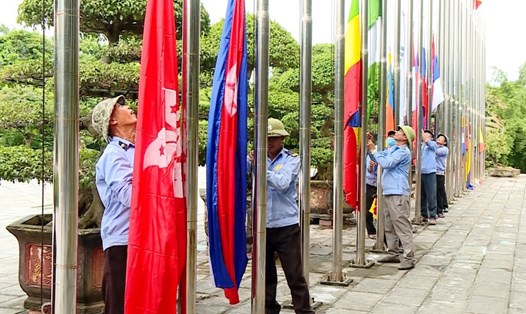 Lễ kỷ niệm 50 năm Công ước 1972 được tổ chức tại Ninh Bình, sẽ có khoảng 400 lá cờ chuối, 200 lá cờ Tổ quốc và 172 lá cờ các nước được treo trước, trong và sau ngày diễn ra Lễ kỷ niệm. Ảnh: NT