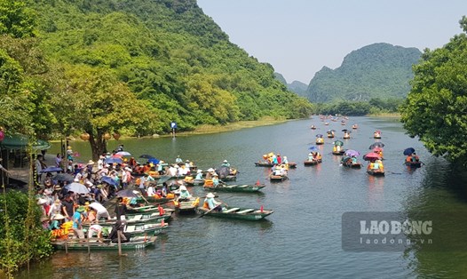Trong 4 ngày nghỉ lễ Quốc khánh 2.9, các khu, điểm du lịch trên địa bàn tỉnh Ninh Bình đã đón hơn 15 vạn lượt khách du lịch. Ảnh: NT
