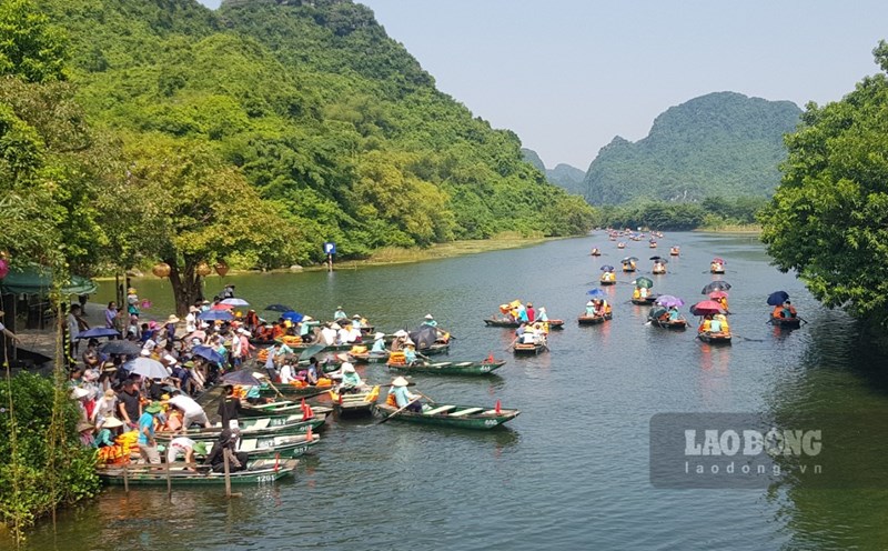 Trong 4 ngày nghỉ lễ Quốc khánh 2.9, các khu, điểm du lịch trên địa bàn tỉnh Ninh Bình đã đón hơn 15 vạn lượt khách du lịch. Ảnh: NT