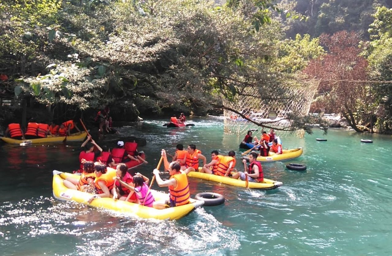 Phong Nha - Kẻ Bàng luôn thu hút rất đông du khách mỗi dịp nghỉ lễ. Ảnh: Lê Phi Long