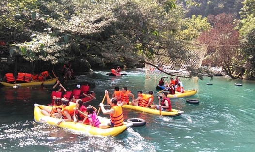 Phong Nha - Kẻ Bàng luôn thu hút rất đông du khách mỗi dịp nghỉ lễ. Ảnh: Lê Phi Long