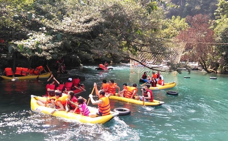 Phong Nha - Kẻ Bàng luôn thu hút rất đông du khách mỗi dịp nghỉ lễ. Ảnh: Lê Phi Long