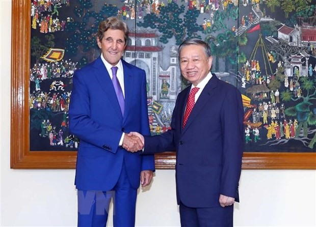 Bộ trưởng Bộ Công an Tô Lâm tiếp Ngài John Kerry. Ảnh: TTXVN