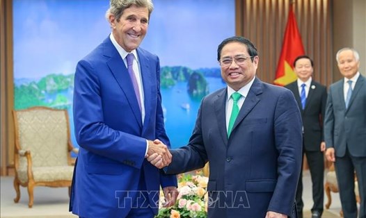 Thủ tướng Phạm Minh Chính tiếp ông John Kerry - Đặc phái viên của Tổng thống Mỹ về biến đổi khí hậu đang thăm và làm việc ở Việt Nam. Ảnh: TTXVN