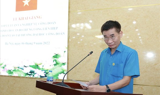 Phó Chủ tịch Tổng Liên đoàn Lao động Việt Nam Trần Văn Thuật phát biểu tại Lễ khai giảng. Ảnh: Hải Nguyễn