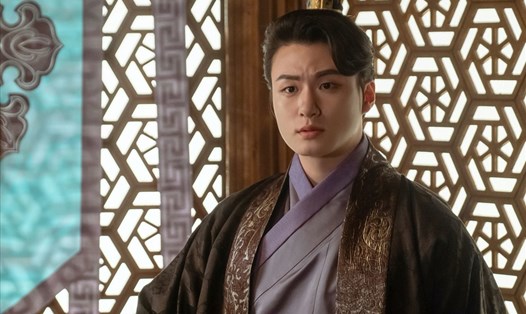 Shin Seung Ho trong phim “Hoàn hồn”. Ảnh: Poster tvN.