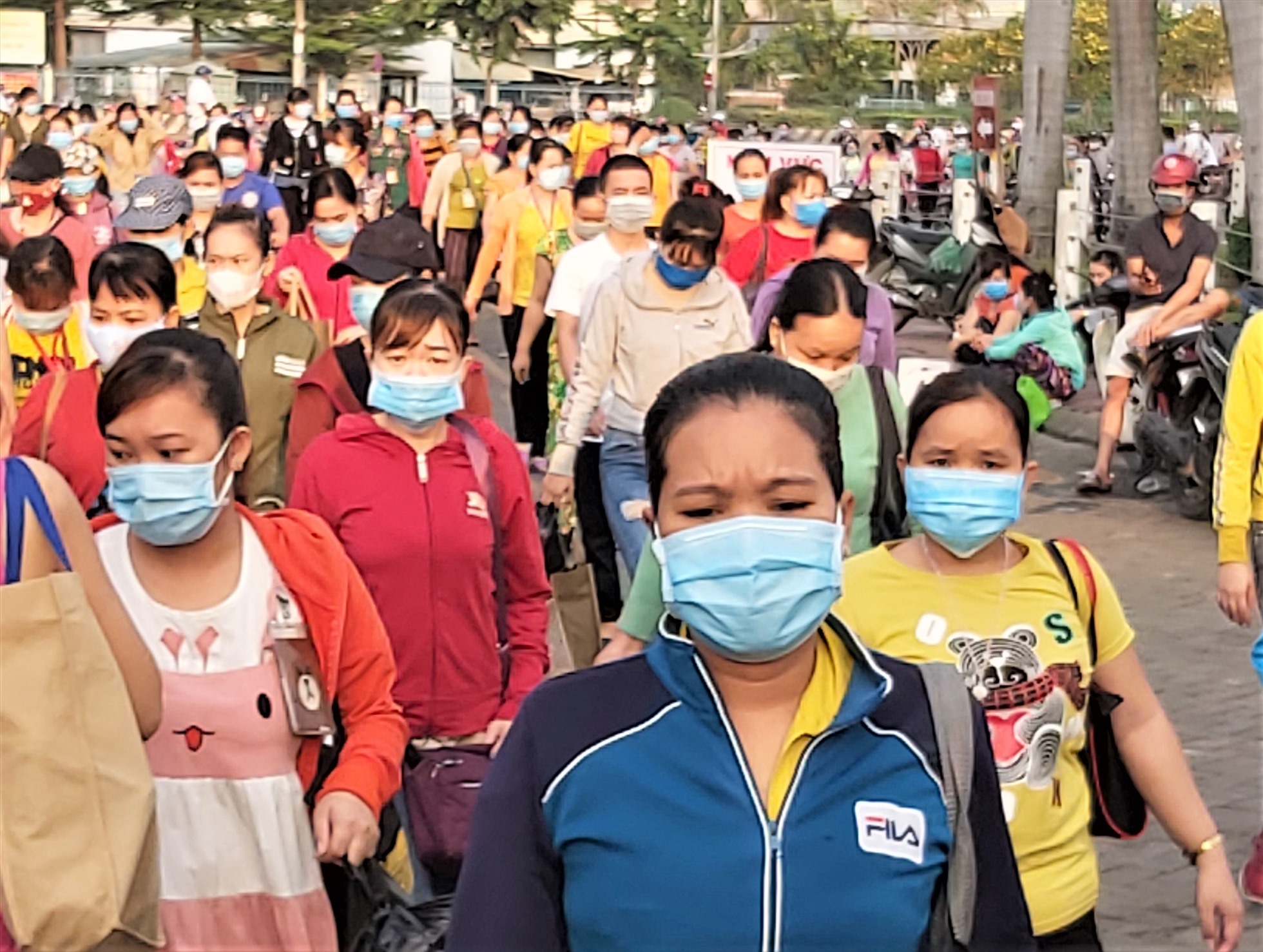 Đã có gần 195.000 người lao động trên địa bàn quận Bình Tân được nhận hỗ trợ gần 101 tỉ đồng. Ảnh: Nam Dương