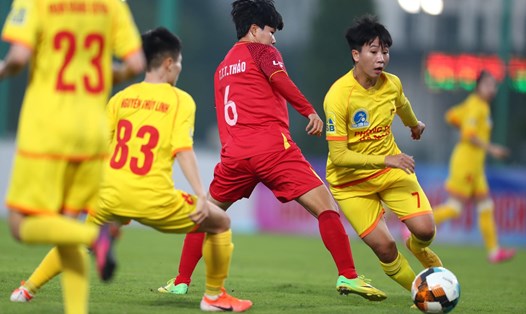 Tuyến Dung cùng đồng đội tại đội nữ Phong Phú Hà Nam có cơ hội giành điểm số đầu tiên tại vòng 3 Giải nữ vô địch quốc gia - Cúp Thái Sơn Bắc 2022. Ảnh: VFF