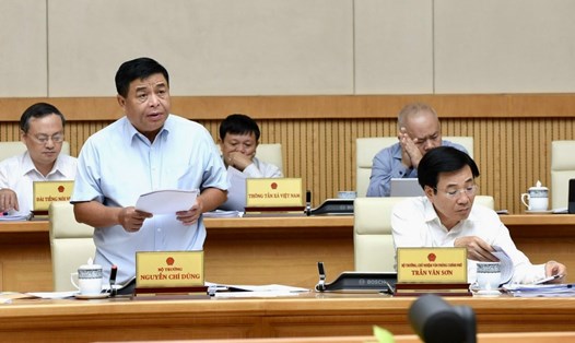 Bộ trưởng Bộ Kế hoạch và Đầu tư Nguyễn Chí Dũng đã báo cáo về tình hình kinh tế-xã hội tháng 8 và 8 tháng năm 2022. Ảnh: Nhật Bắc