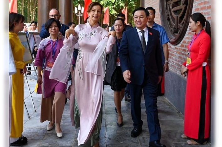 Chủ tịch Quốc hội Vương Đình Huệ và Tổng Giám đốc UNESCO Audrey Azoulay dự lễ kỷ niệm.Ảnh: TL.