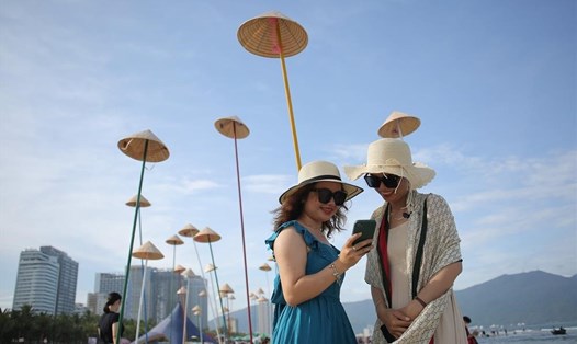 Tổng lượng khách du lịch đến thành phố Đà Nẵng trong 4 ngày nghỉ lễ tăng 58% so với năm 2019. Ảnh: Thùy Trang