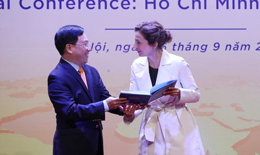 Phó Thủ tướng Thường trực Phạm Bình Minh và Tổng Giám đốc Audrey Azoulay tại lễ kỷ niệm ngày 6.9. Ảnh: Hải Nguyễn
