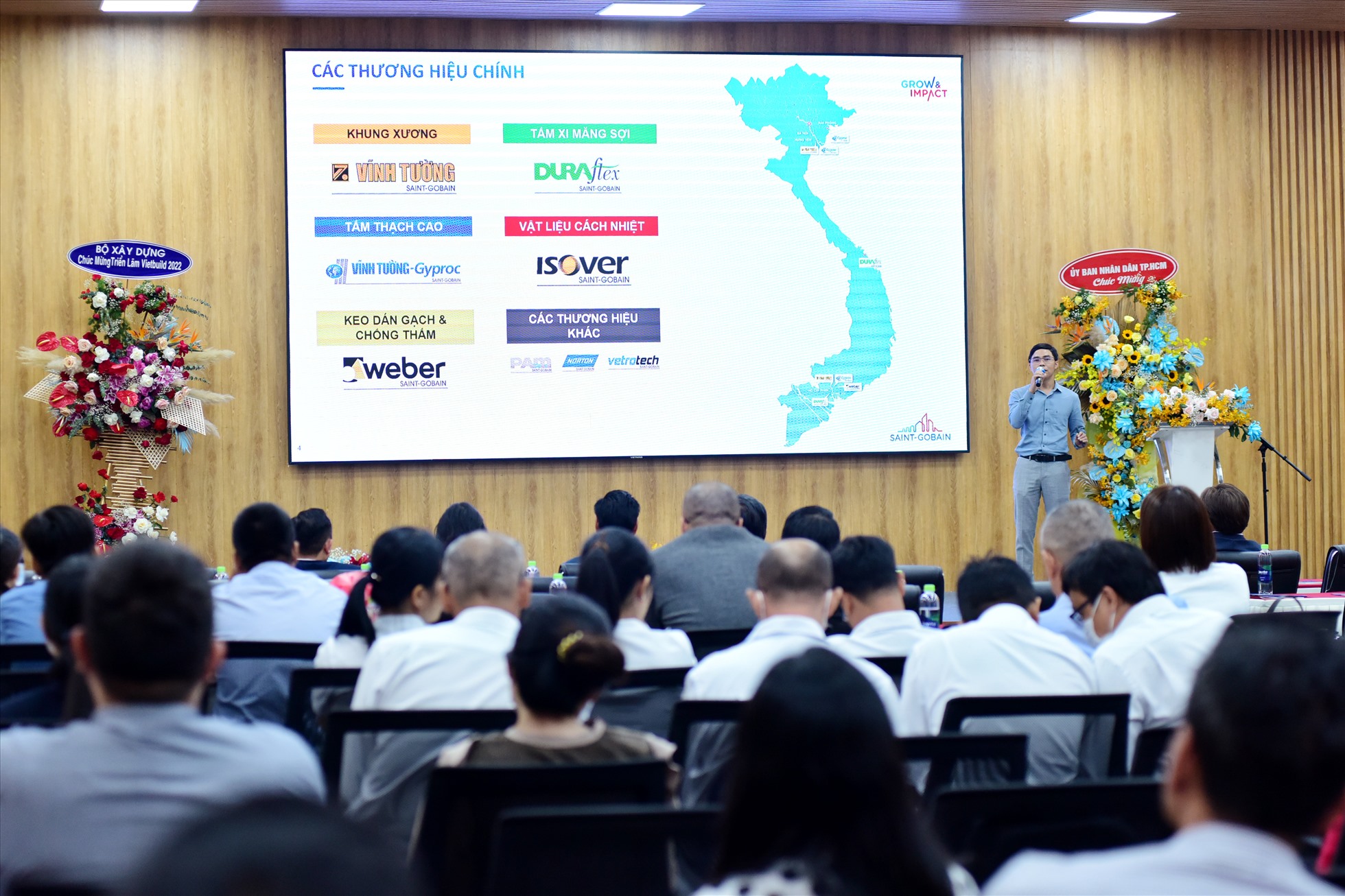 Đại diện Saint-Gobain Việt Nam trình bày tại hội thảo chủ đề "Các giải pháp đột phá trong xây dựng”