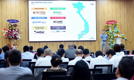 Đại diện Saint-Gobain Việt Nam trình bày tại hội thảo chủ đề "Các giải pháp đột phá trong xây dựng”