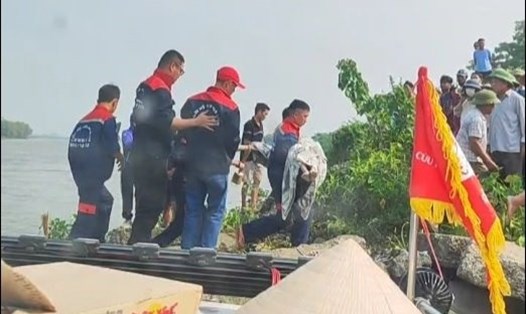 Đội cứu hộ cứu nạn 116 tỉnh Thái Bình đã tìm thấy thi thể 1 học sinh ở Nam Định bị nước cuốn trôi. Ảnh: N.Q.V