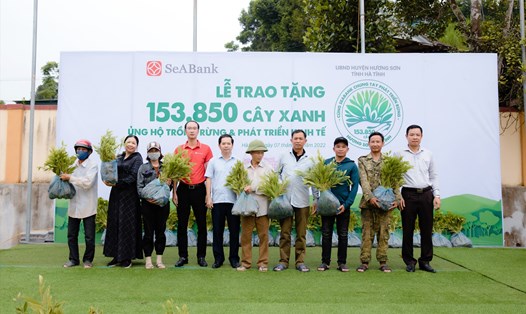 SeABank trao tặng 153.850 cây xanh ủng hộ trồng rừng & phát triển kinh tế. Ảnh: SeABank