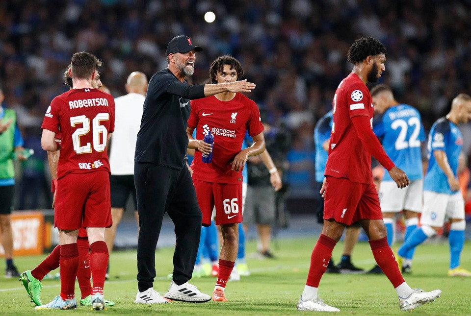 Điểm nhấn Liverpool thua thảm trước Napoli: Thảm họa Joe Gomez