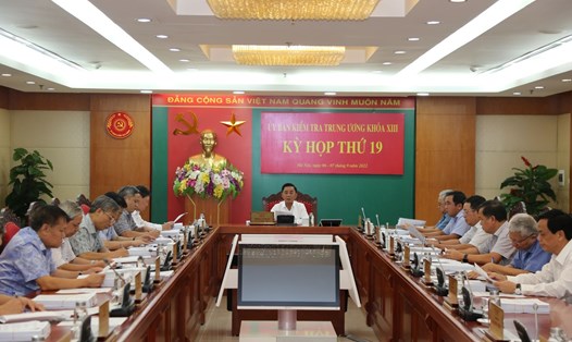 Chủ nhiệm Uỷ ban Kiểm tra Trung ương Trần Cẩm Tú chủ trì kỳ họp thứ 19.