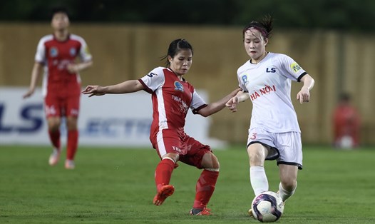 Than Khoáng sản Việt Nam (áo đỏ) có trận thắng quan trọng tại vòng 3 Giải nữ vô địch quốc gia - Cúp Thái Sơn Bắc 2022. Ảnh: VFF