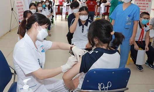 Tiêm vaccine COVID-19 cho trẻ em ở tỉnh Vĩnh Phúc. Ảnh: Bộ Y tế