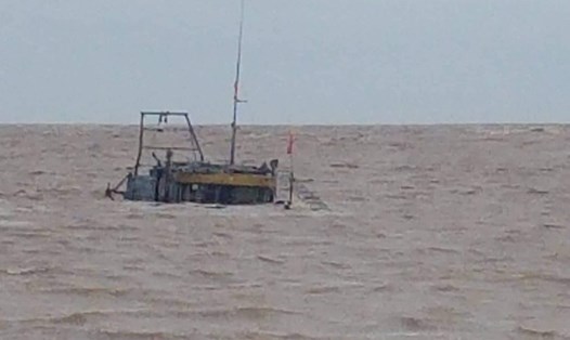 Tàu Hà An 01 gặp nạn trên vùng biển Thái Bình. Ảnh: CTV