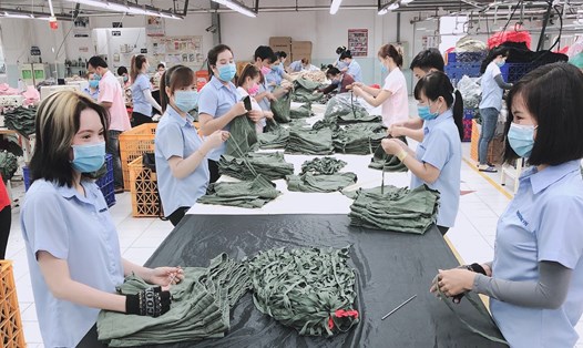 Công ty Hansae Việt Nam có thỏa ước lao động tập thể cho NLĐ nghỉ sớm hơn lịch nghỉ Tết của Nhà nước 2 ngày để thuận tiện về quê. Ảnh: Đức Long